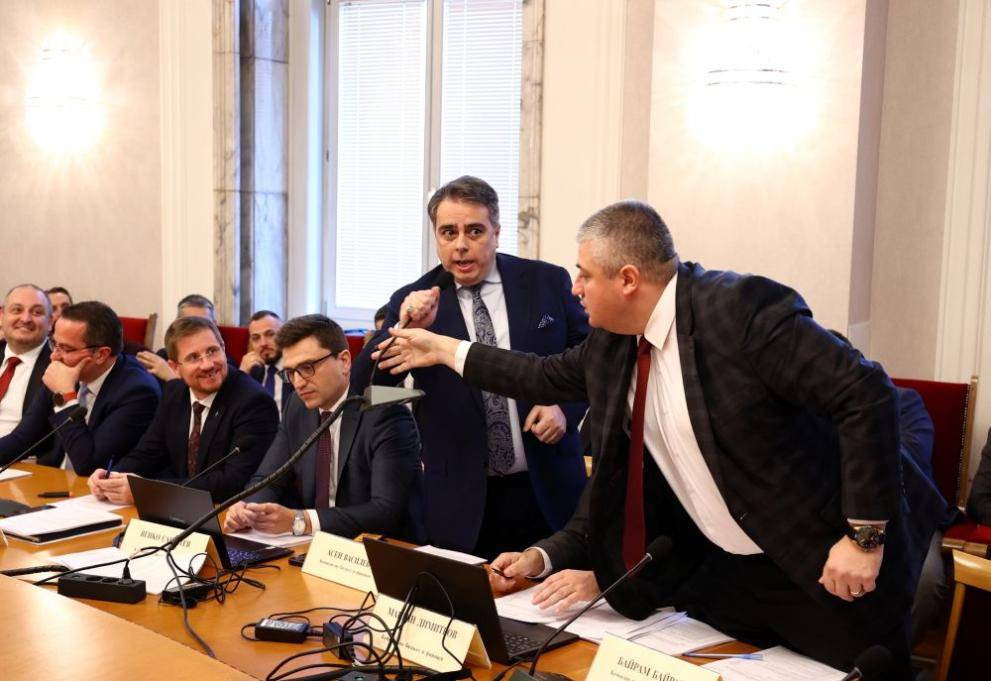  Истеричният Асен Василев 